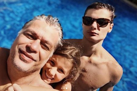 Fábio Assunção viaja com os filhos e família passa Natal no exterior