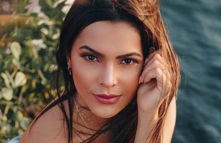 Emilly Araújo entra em atrito com fã após citar mãe falecida em post
