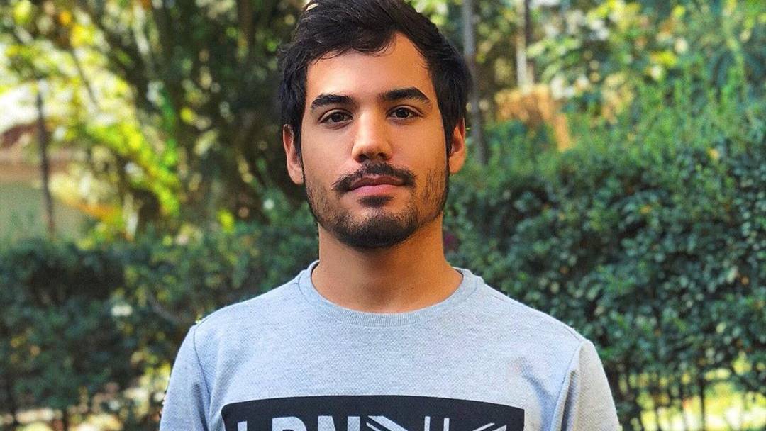 Bruno Gadiol, ex-Malhação, revela namorado e encanta internautas