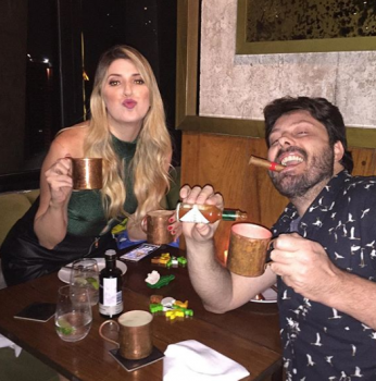 Danilo Gentili surge em jantar com Dani Calabresa e web reage