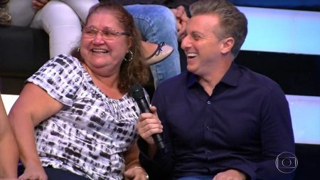 Ao ver filhos no palco, professora tem reação surpreendente no Caldeirão do Huck