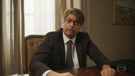Ator do Zorra diz ser confundido com Marcelo Adnet ao imitar Bolsonaro