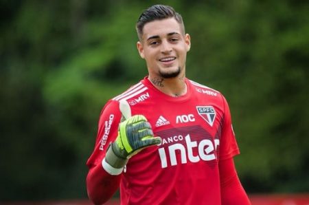 Esposa de goleiro Jean fala pela primeira vez sobre agressões