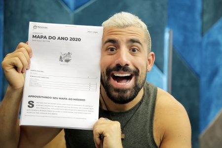 Kaysar Dadour reage surpreso após previsão para sua vida em 2020