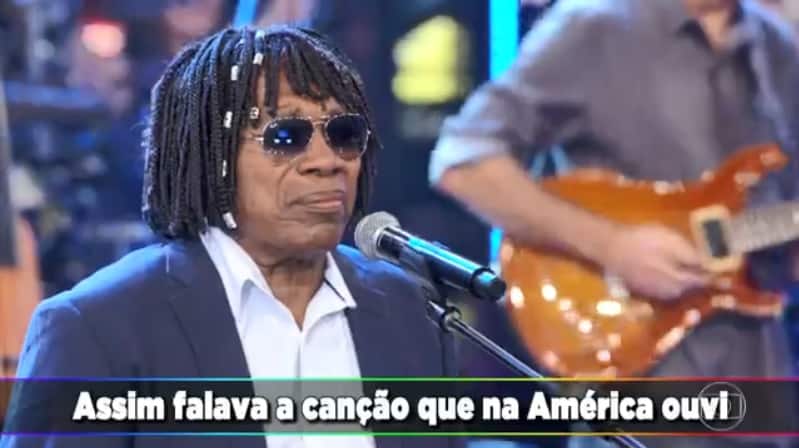 Milton Nascimento recebe surpresa na Globo e se emociona