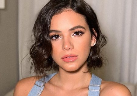 Bruna Marquezine posa de biquíni em selfie sexy nas redes sociais