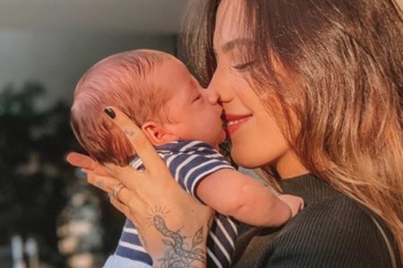 Gabi Brandt divulga foto da infância e semelhança com um dos filhos impressiona