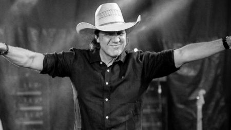 Famosos lamentam morte repentina de Juliano Cezar