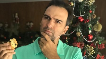 Tadeu Schmidt é pego “desprevenido” pela esposa e se diverte