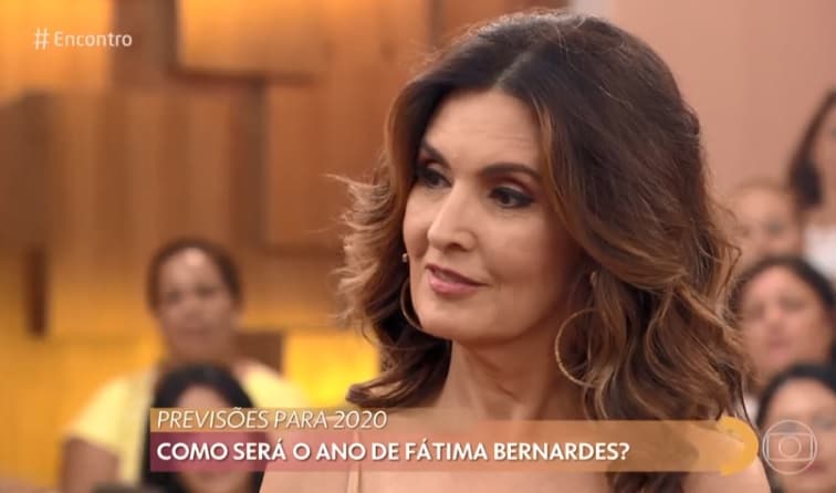 Fátima Bernardes é surpreendida por previsão de taróloga no Encontro