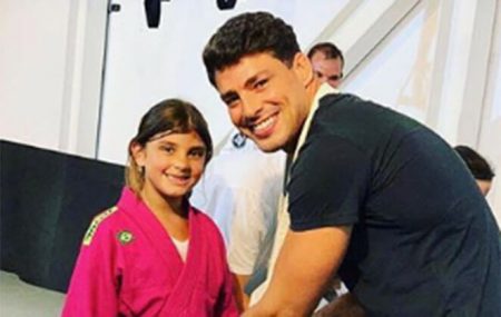 Filha de Grazi Massafera dá bronca na esposa de Cauã Reymond em vídeo inusitado