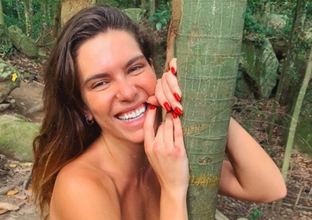 Mariana Goldfarb aparece nua em clique ousado e deixa seguidores babando