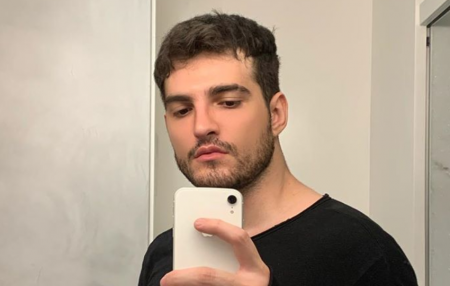 Jão se descontrola com comentário e dispara xingamentos contra seguidor