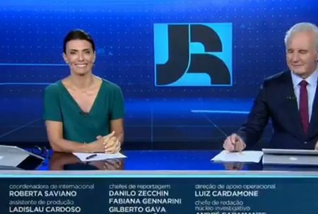 Apresentadora erra nome de novela da Record em telejornal ao vivo