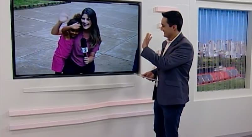 Repórter da Globo toma atitude após criança invadir link em telejornal