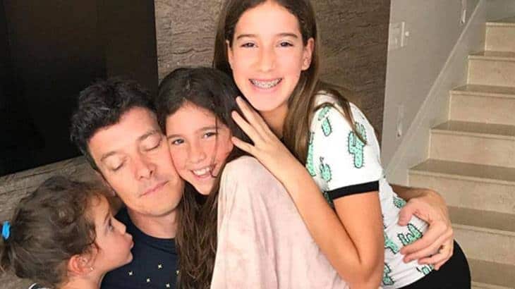 Rodrigo Faro usa shortinho da própria filha e causa ao divulgar foto