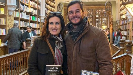 Fátima Bernardes surge agarrada ao namorado e comemora momentos juntos