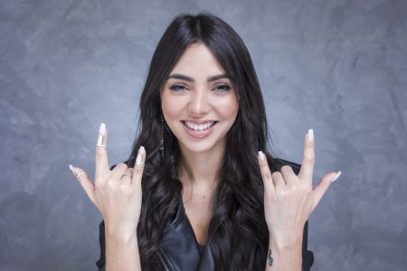 Musa dos nerds vira apresentadora do BBB 2020 ao lado de ex-participantes