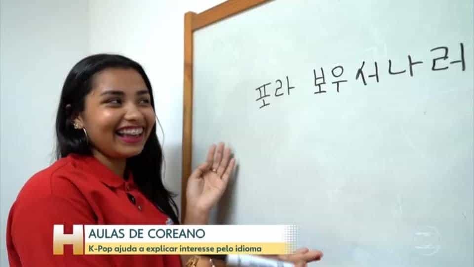 Estudante viraliza após escrever Fora Bolsonaro em coreano no Jornal Hoje