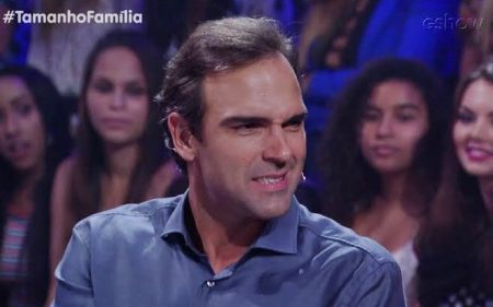 Tamanho do bumbum de Tadeu Schmidt deixa fãs chocados em foto na academia
