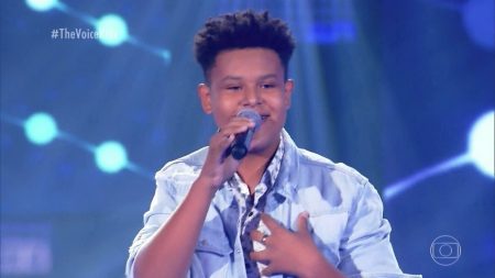 Web vai à loucura com garoto cantando Michael Jackson no The Voice Kids