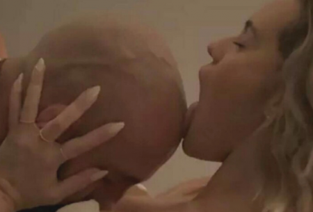 Letícia Lima comenta lambida na careca de Irandhir Santos em Amor de Mãe