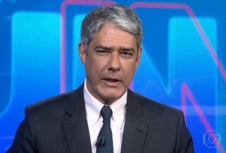 No JN, William Bonner surpreende e fala de “suspensão” de Regina Duarte