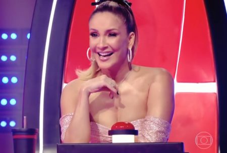 Claudia Leitte chora e criança toma atitude no The Voice Kids