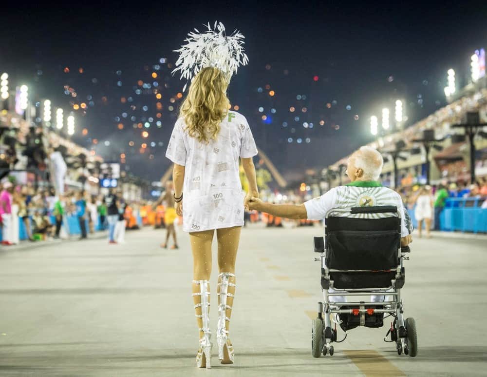 Cena de Alberto e Paloma no Carnaval em Bom Sucesso emociona a web