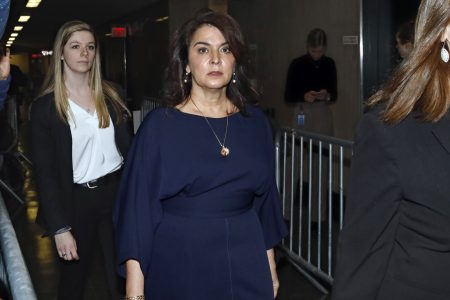 Atriz Annabella Sciorra denuncia produtor por abuso sexual