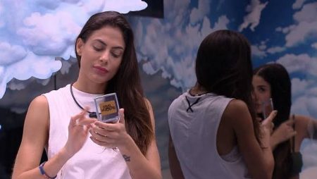 Famosas fazem serviços domésticos no BBB 2020 e imagem dá o que falar