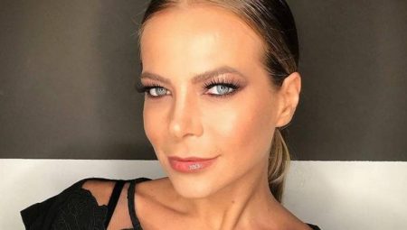 Jackeline Petkovic ostenta corpão em clique só de lingerie