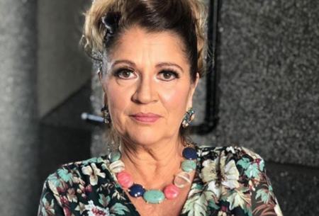 Aos 59 anos, Tássia Camargo surpreende os fãs e posa sem roupa