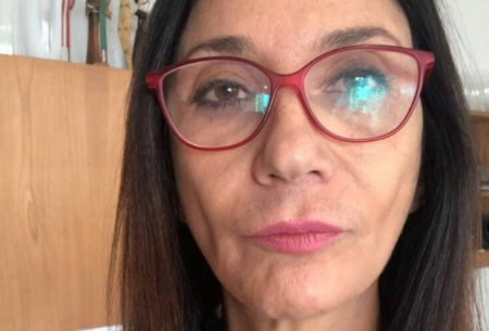 Zizi Possi mostra recuperação em hospital após cirurgia