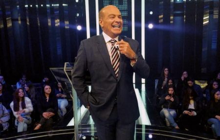 Marcelo de Carvalho rasga elogios a Silvio Santos e alfineta a Globo