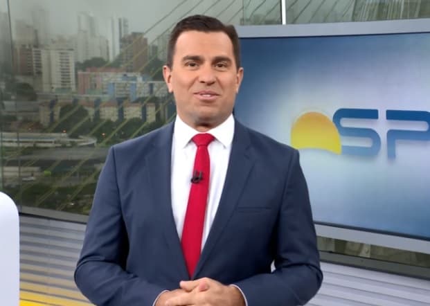 Rodrigo Bocardi surpreende e canta É O Tchan na Globo