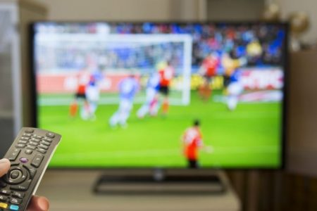 Mais da metade da audiência de jogos de futebol vem de aparelhos piratas