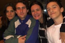 Adriana Esteves com os dois filhos e a nora Foto: Reprodução/Instagram