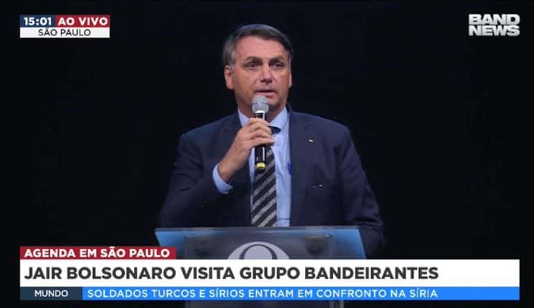 Jair Bolsonaro recebe homenagem do Grupo Bandeirantes