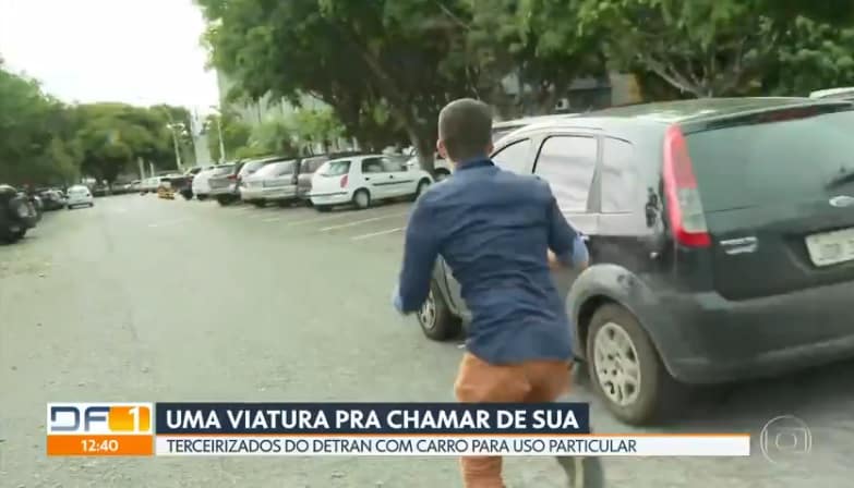 Repórter da Globo persegue carro a pé e viraliza na web