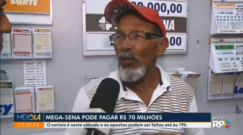 Ao vivo, homem agradece a Record e constrange repórter da Globo