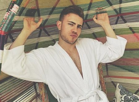 Leo Picon se descuida na cama e vaza nude na web