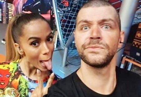 Amigo de Anitta, Victor Sarro faz revelação inusitada envolvendo a cantora