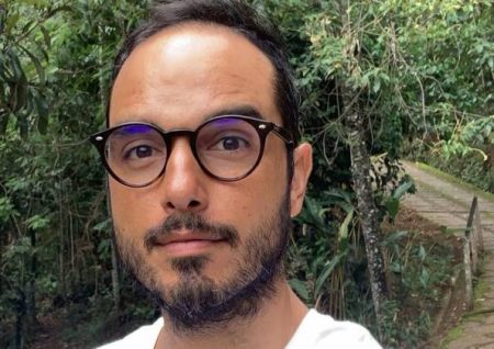 Léo Rosa cobra Record publicamente por salário atrasado