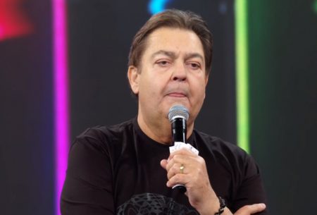 Faustão surpreende e dá fora em funkeiro ao vivo no Domingão