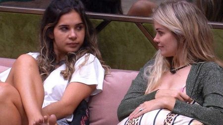 BBB 2020: Gizelly alerta Marcela de possível interesse de Daniel