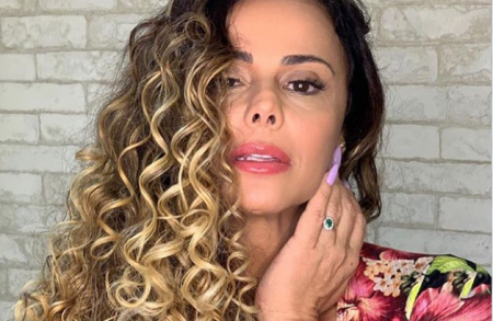 Viviane Araújo treina com shortinho apertado e mostra corpão no Instagram