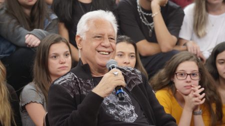 Antonio Fagundes diverte seguidores com chapéu inusitado