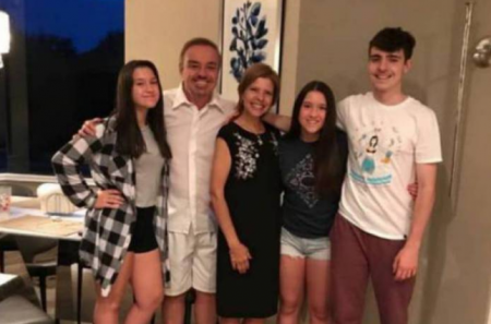 Rose Miriam volta às redes sociais com foto ao lado de Gugu Liberato