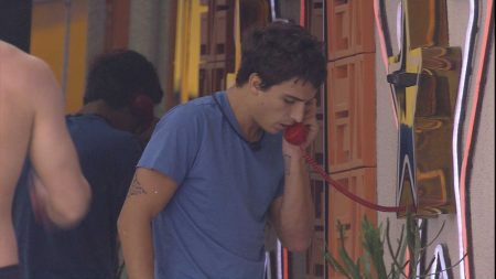 BBB 2020: Felipe supera Pyong, atende Big Fone e recebe vantagem